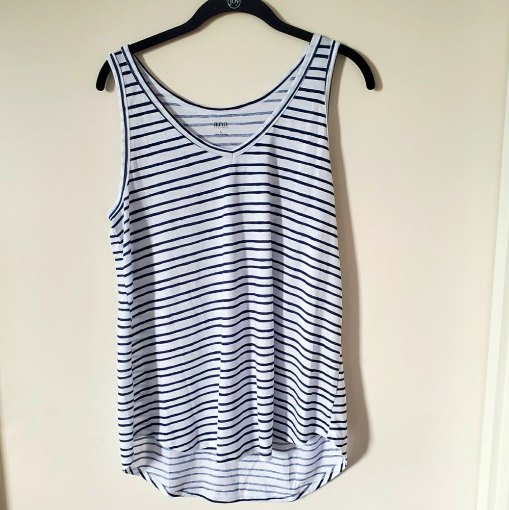 🍬 A.N.A V-Neck Tank Top /Sz L